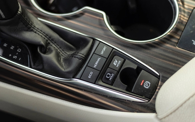 Toyota Camry cena 96900 przebieg: 174000, rok produkcji 2019 z Wrocław małe 781